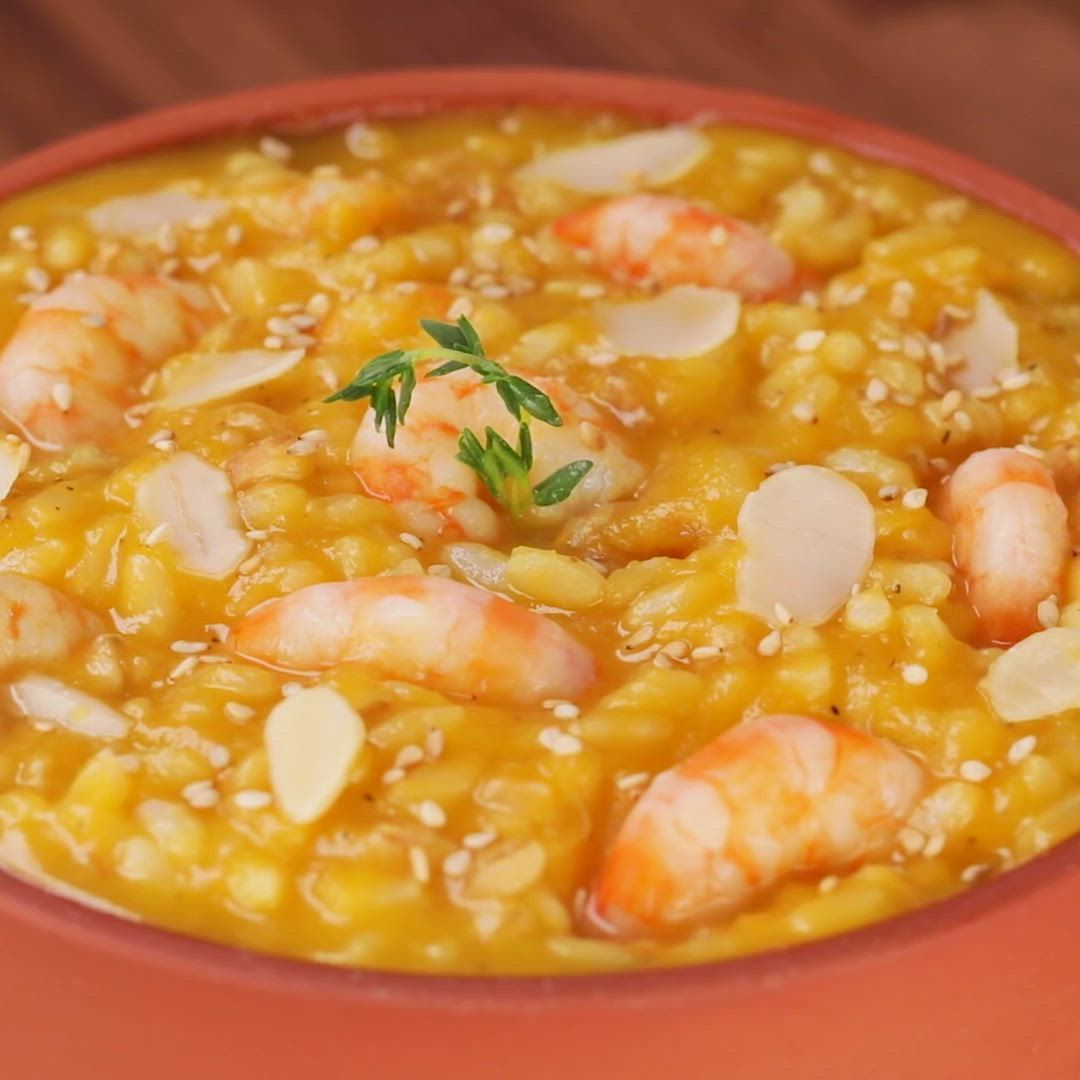 Tre cereali alla crema di zucca con gamberi e semi di sesamo