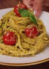 Ricetta Spaghetti in crema di ricotta e pistacchi con pomodorini