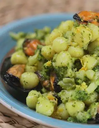 Ricetta Chicche di patate con cozze, broccoli e scorza di limone di altacucina