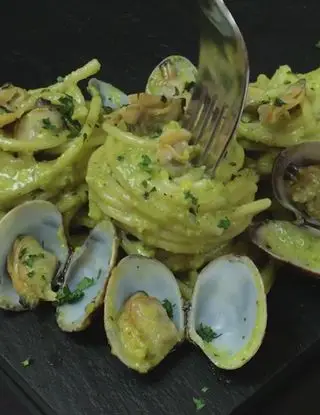 Ricetta Spaghetti con pesto di pistacchi e vongole di altacucina