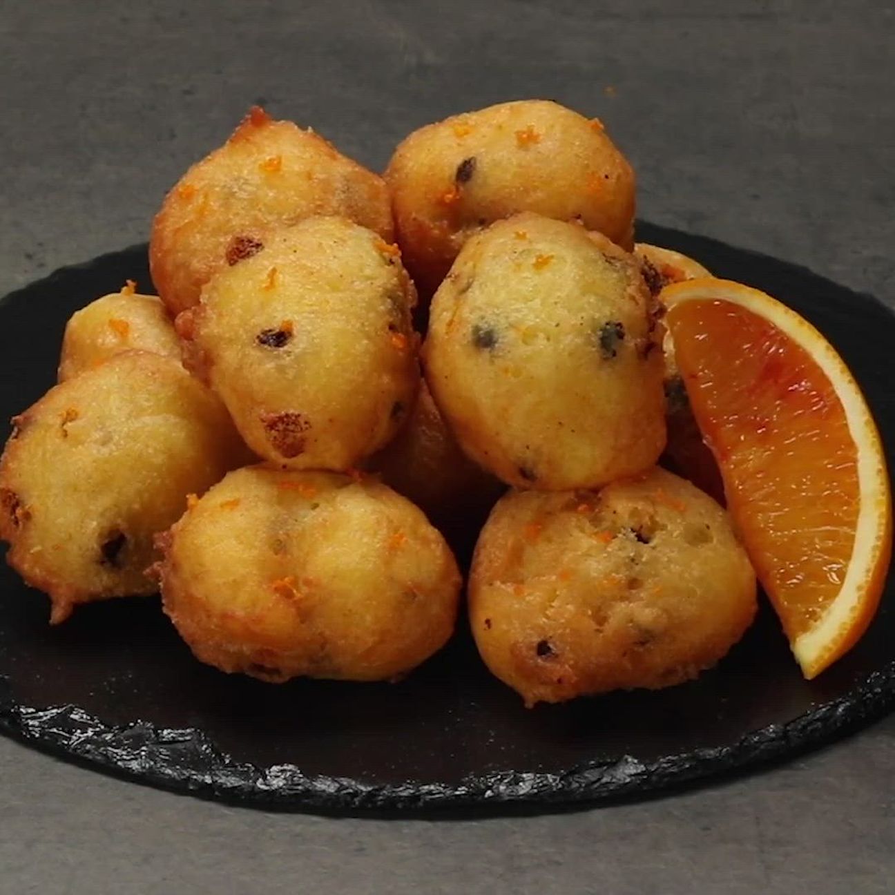 Frittelle di ricotta con arancia e cioccolato
