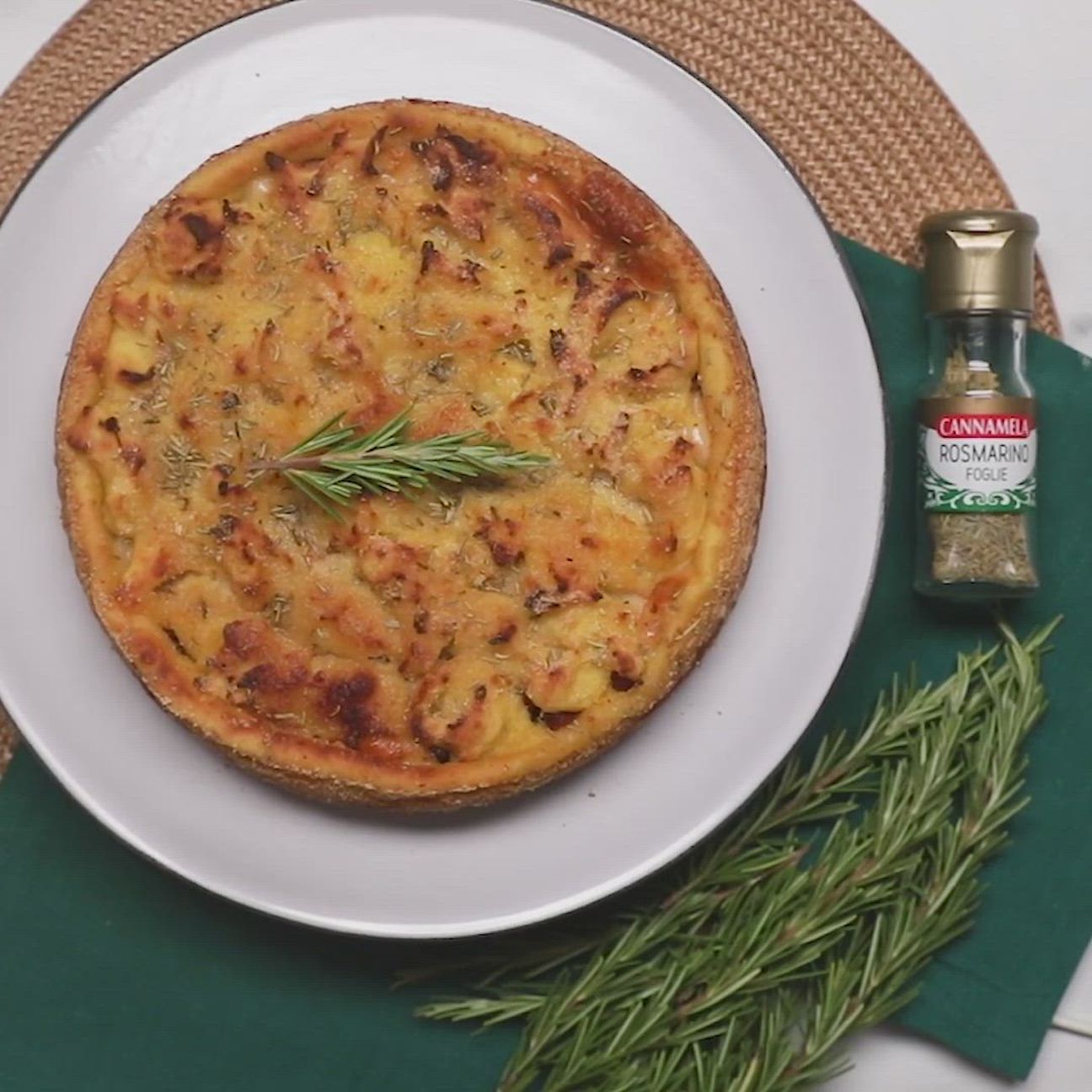Sbriciolata di patate, provola e rosmarino