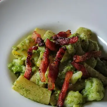 Ricetta Pasta con broccoli e guanciale 🥦 di ilpugliesechecucina