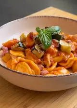 Ricetta Orecchiette con Zucchine, Passata di Pomodoro, Provola e Pancetta