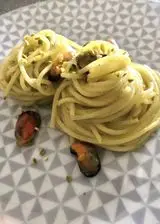 Ricetta Spaghetti pecorino cozze e granella di pistacchio