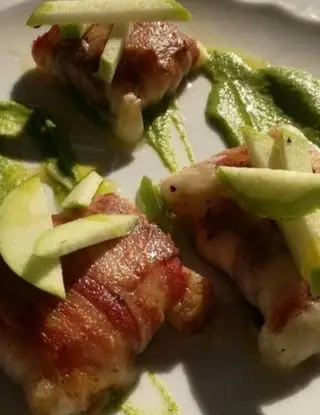 Ricetta Involtini di tosone e pancetta su crema di zucchine e mela verde di manu1987