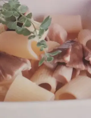Ricetta Mezze maniche con funghi su passatina di ceci di manu1987