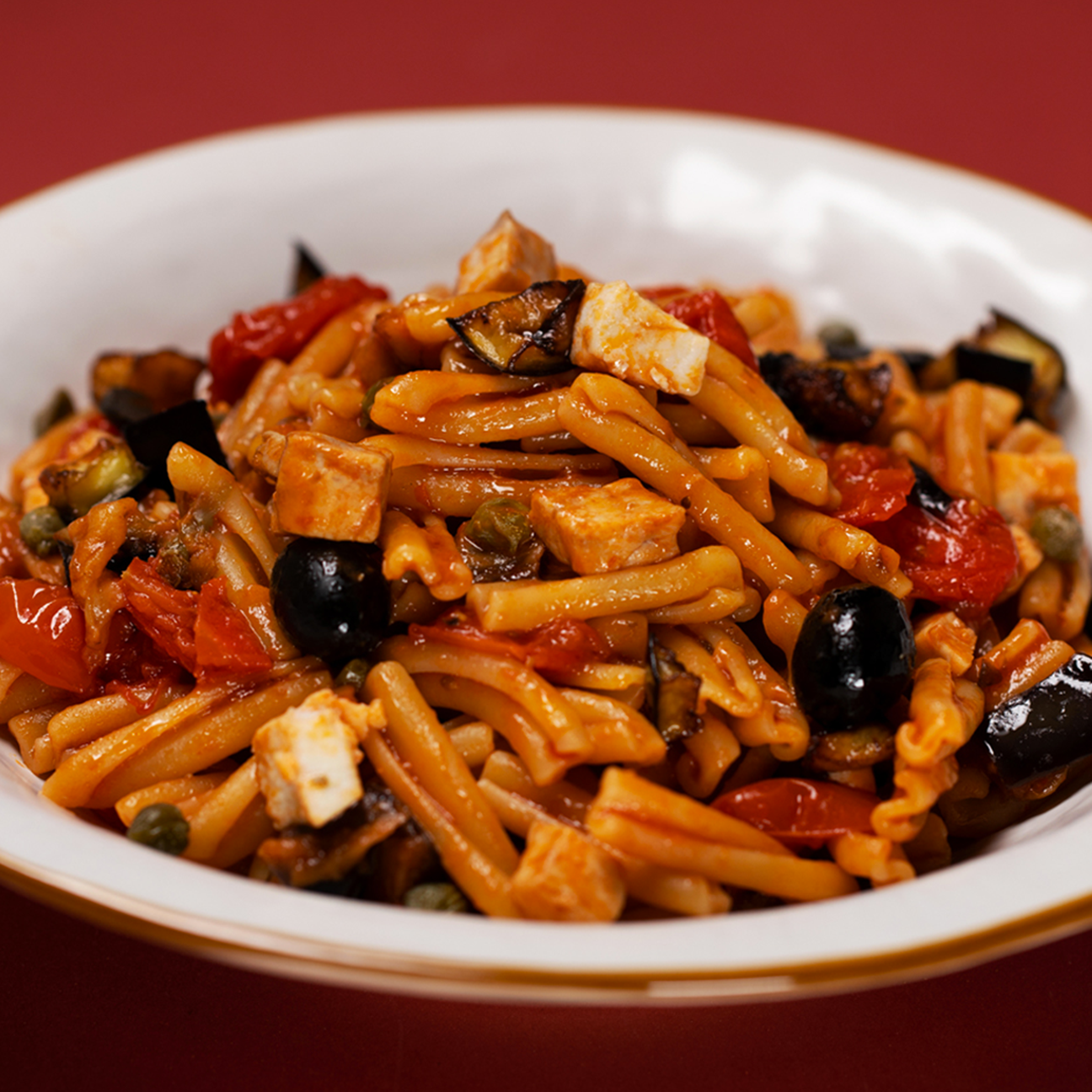 Casarecce con pesce spada, melanzane capperi e olive