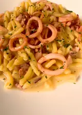 Ricetta Casarecce con crema di patate, calamari e pecorino