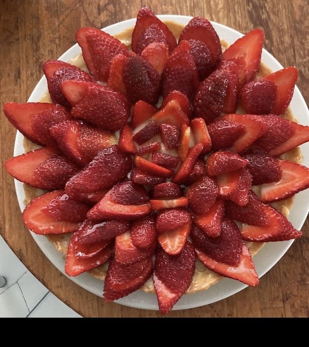 Crostata di fragoloni e crema