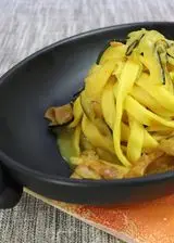 Ricetta Fettuccine prosciutto zucchine e zafferano