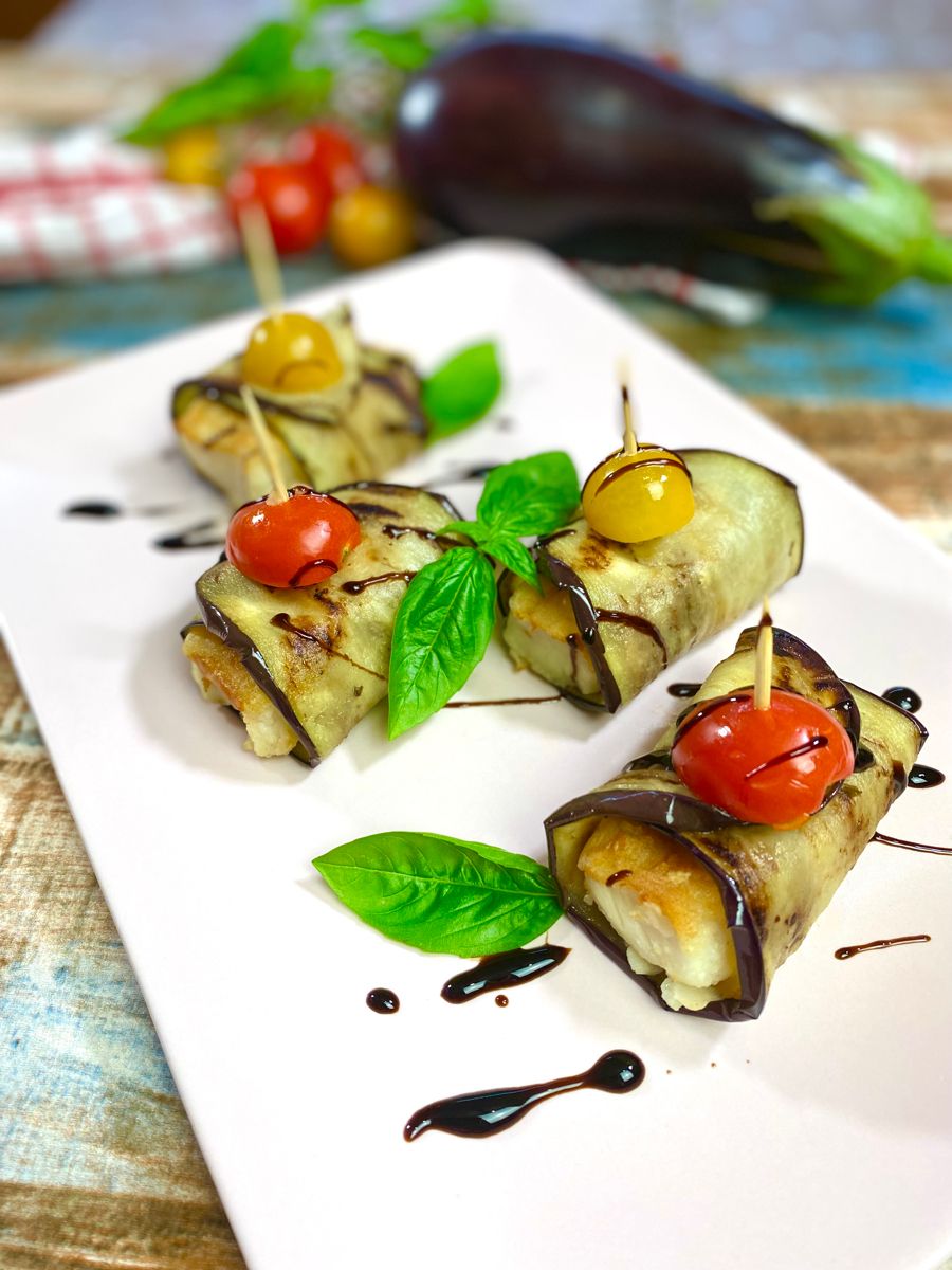 Involtini con bastoncini di merluzzo e melanzane