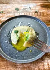 Ricetta Raviolone al tuorlo con ricotta e spinaci