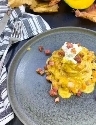 Ricetta Spaghetti con guanciale zucca e stracciatella di _animaincucina_