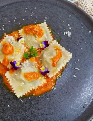 Ricetta Ravioli di carne con salsa di peperoni di _animaincucina_