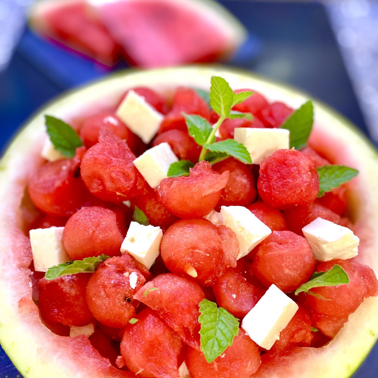 Insalata di anguria con formaggio e menta