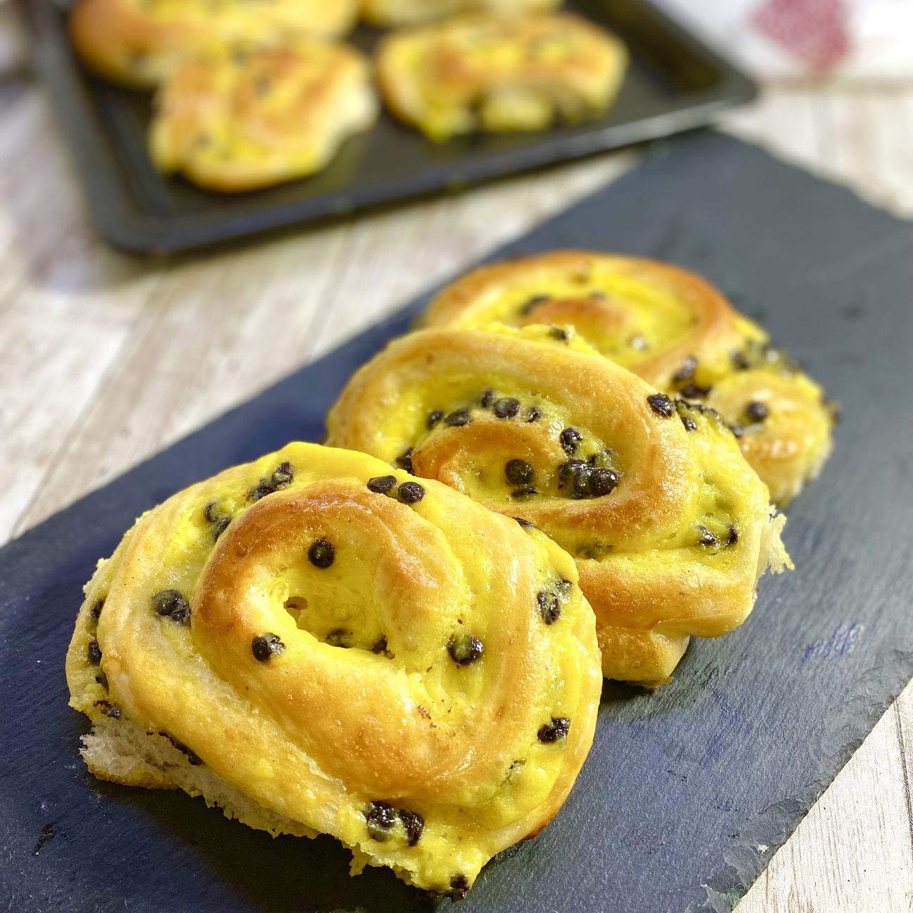 Girelle con la crema pasticcera e cioccolato