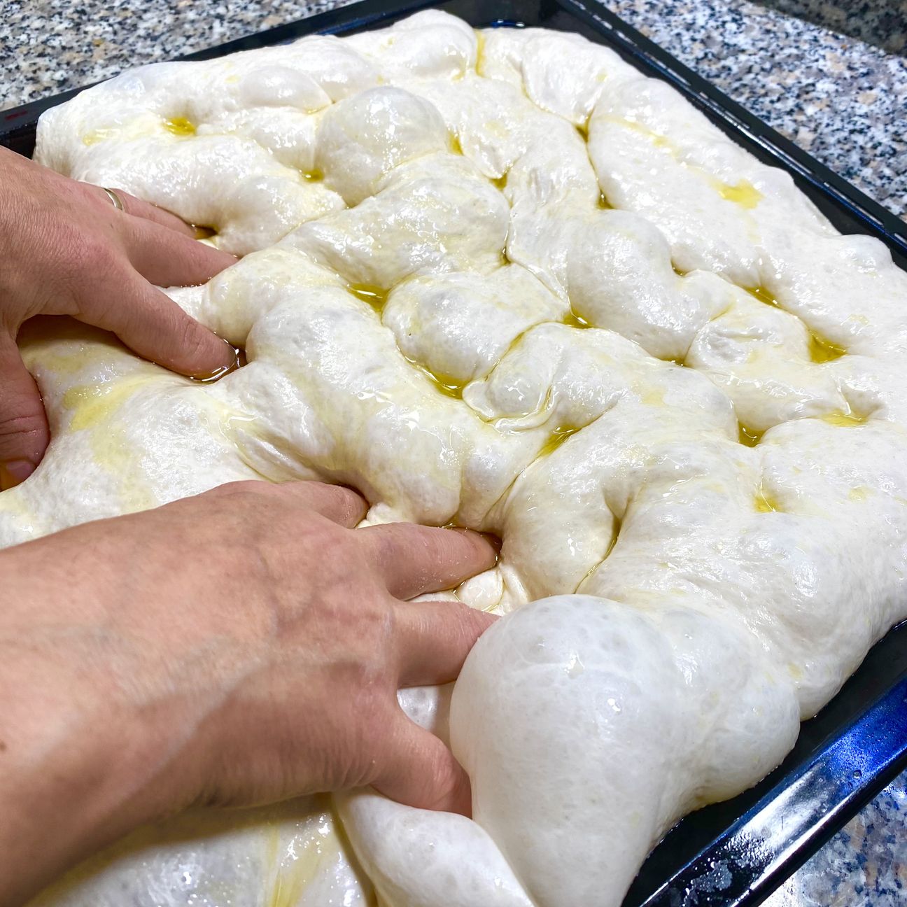 Focaccia alta idratazione con lievito madre liquido