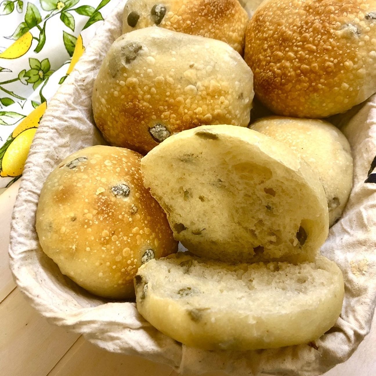 Panini super morbidi con olive e patate.