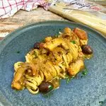 Ricetta Linguine con moscardini in umido e olive