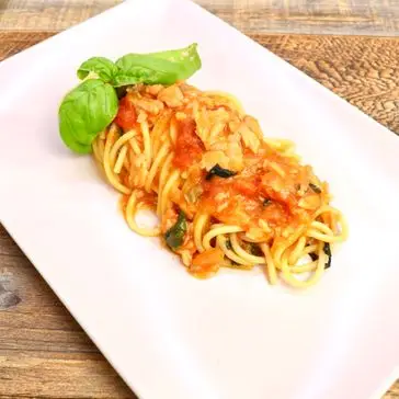 Ricetta Spaghetti con salmone affumicato e pomodorini di _animaincucina_