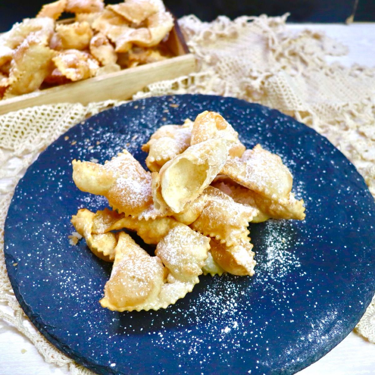 Chiacchiere con la birra senza uova e lievito