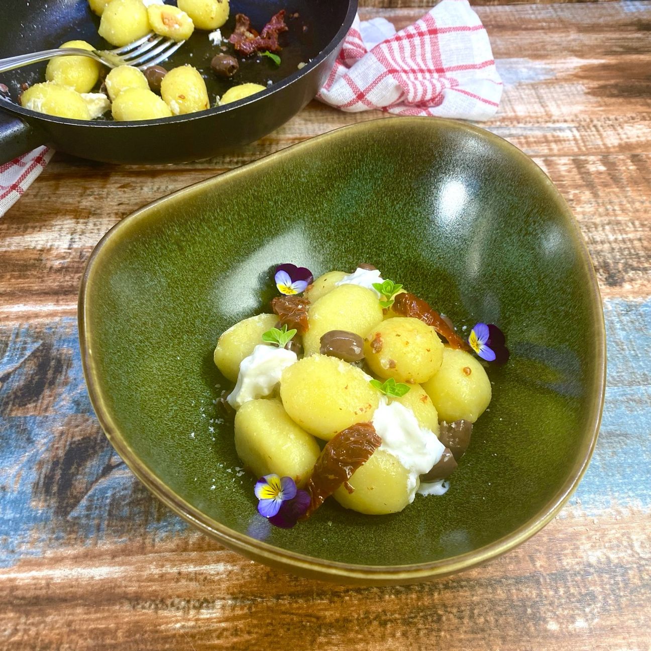 Gnocchi ripieni al gusto mediterranea