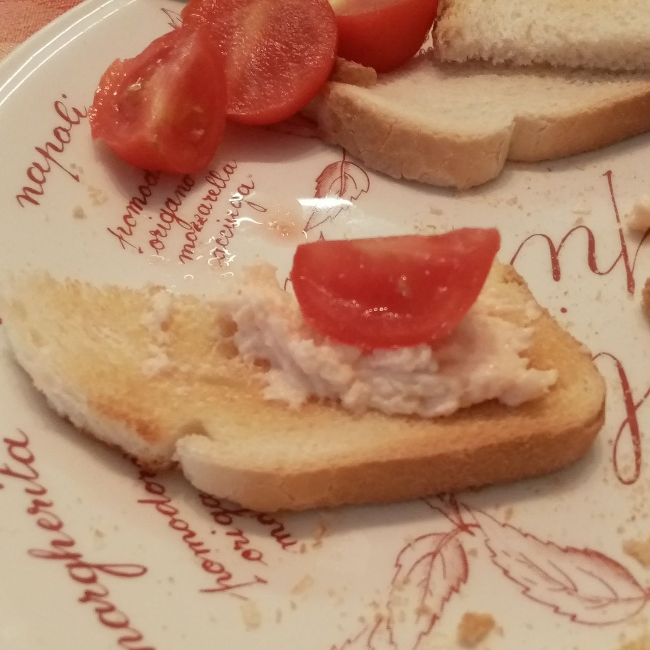 Crostini con mousse di salmone