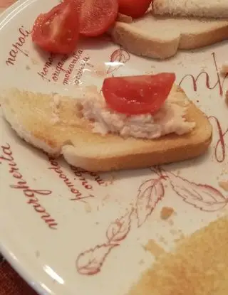 Ricetta Crostini con mousse di salmone di ricettesemprebuone