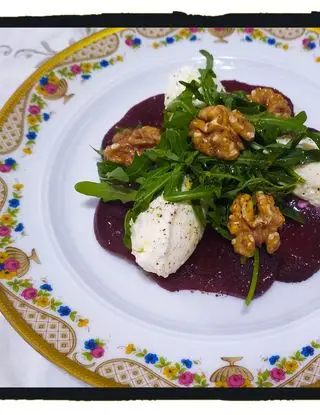 Ricetta Insalata di Barbabietole Rosse con Quenelle di Caprino, Rucola e  Noci di in_cucina_con_flo