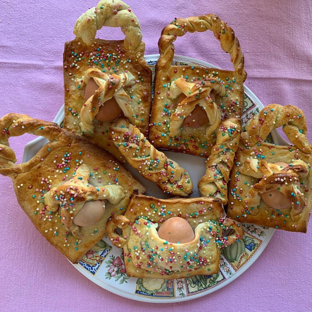 Panareddi cu l'ova di Pasqua