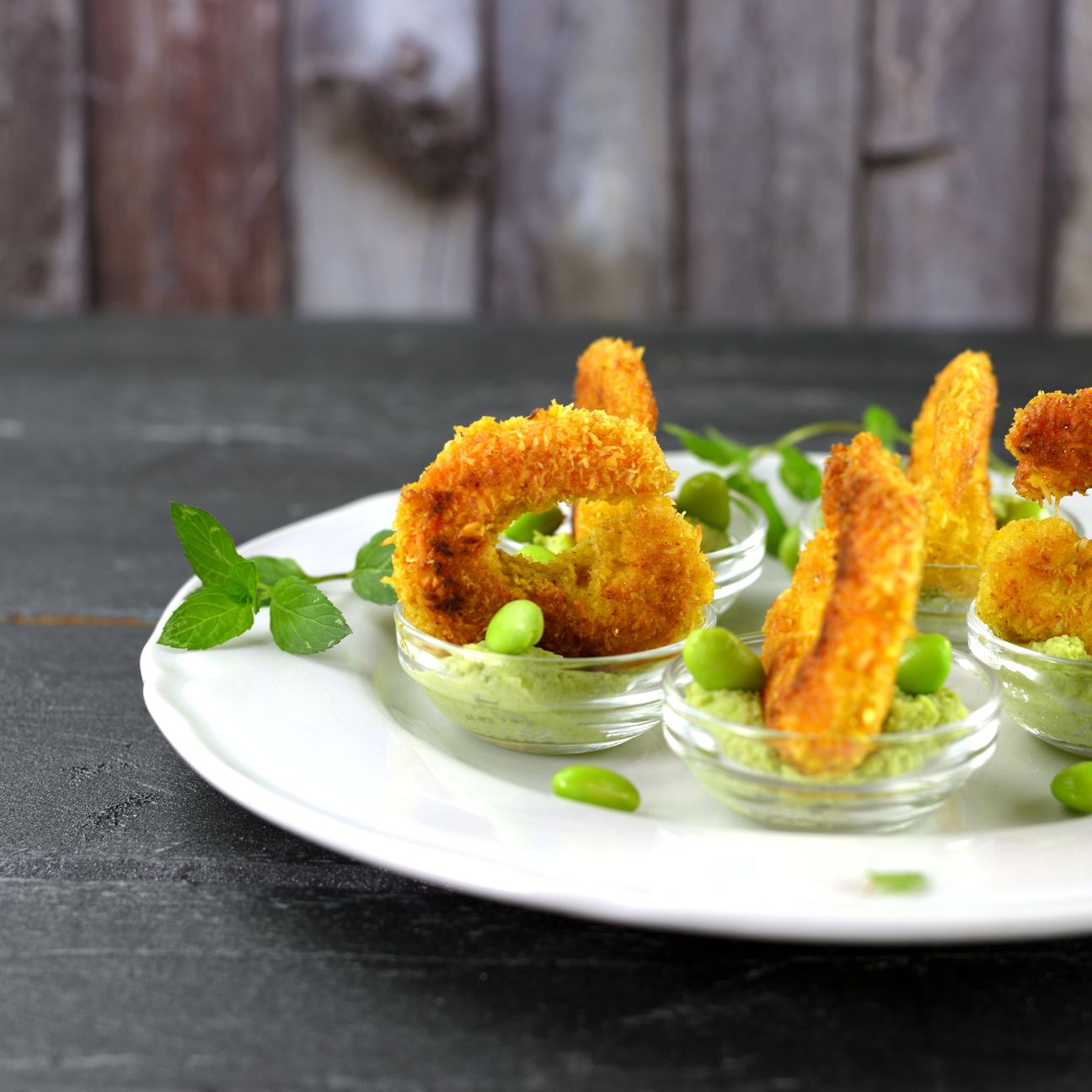 Gamberi al cocco su crema di edamame