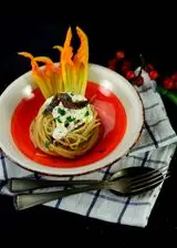 Ricetta Spaghetti con stracciatella e fiori di zucchina