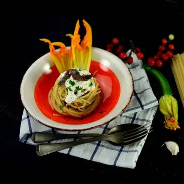 Ricetta Spaghetti con stracciatella e fiori di zucchina di lucianaincucina