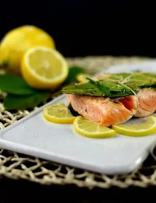 Ricetta Salmone in foglie di limone di lucianaincucina