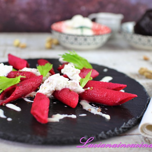 Pasta con barbabietola rossa
