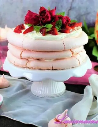 Ricetta Pavlova alla frutta  di lucianaincucina