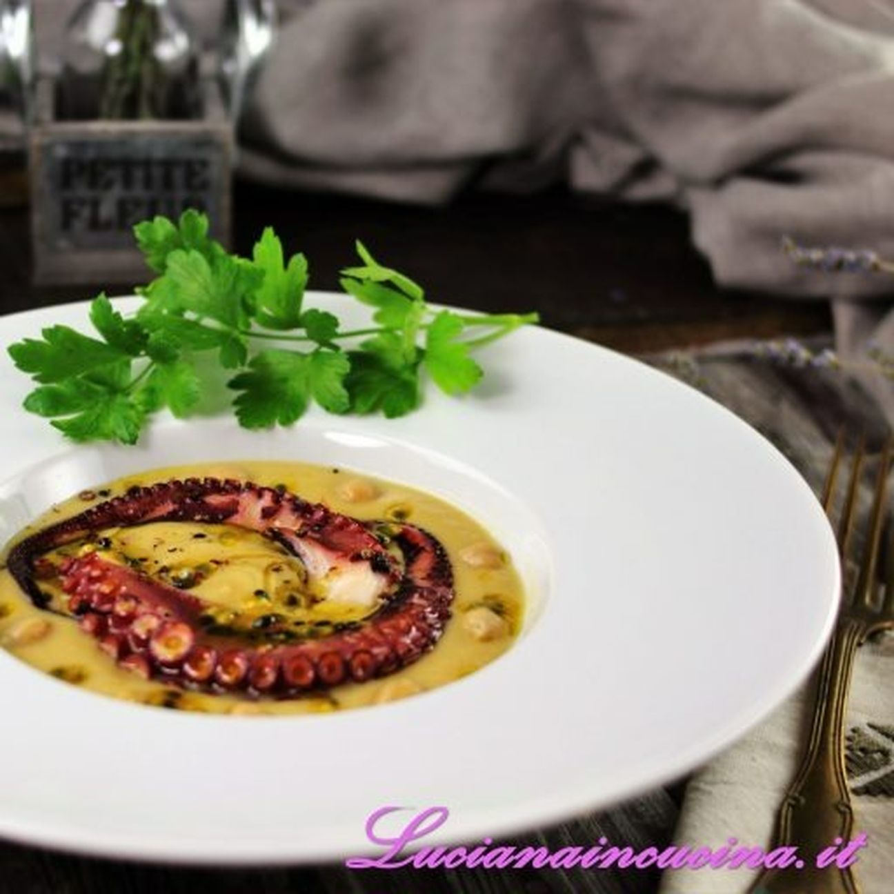 Crema di ceci e polpo croccante al passion fruit