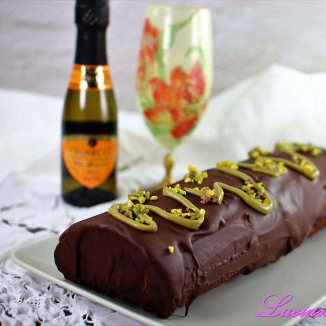 Rotolo al cioccolato con crema al pistacchio