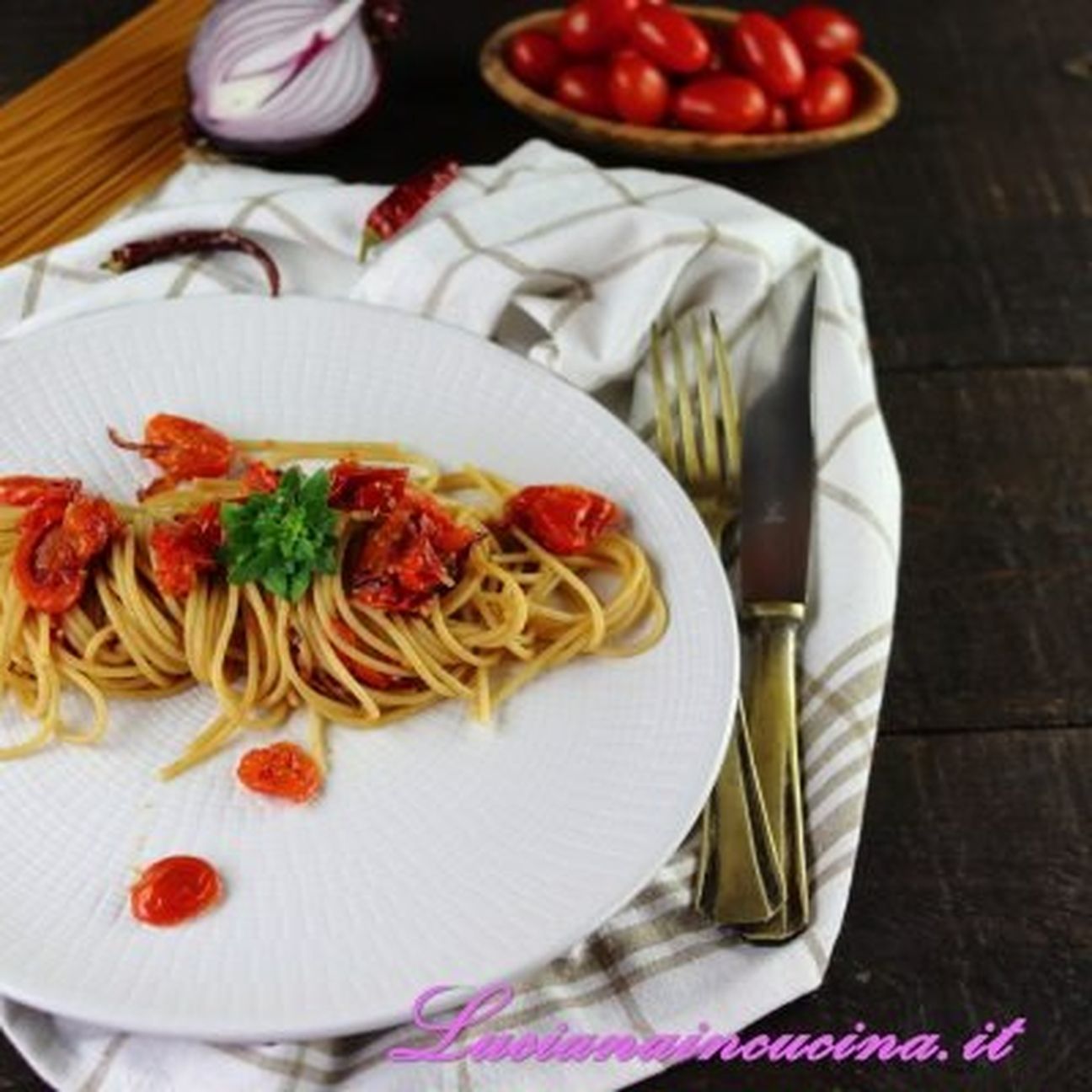 Spaghetti integrali con pomodorini al forno