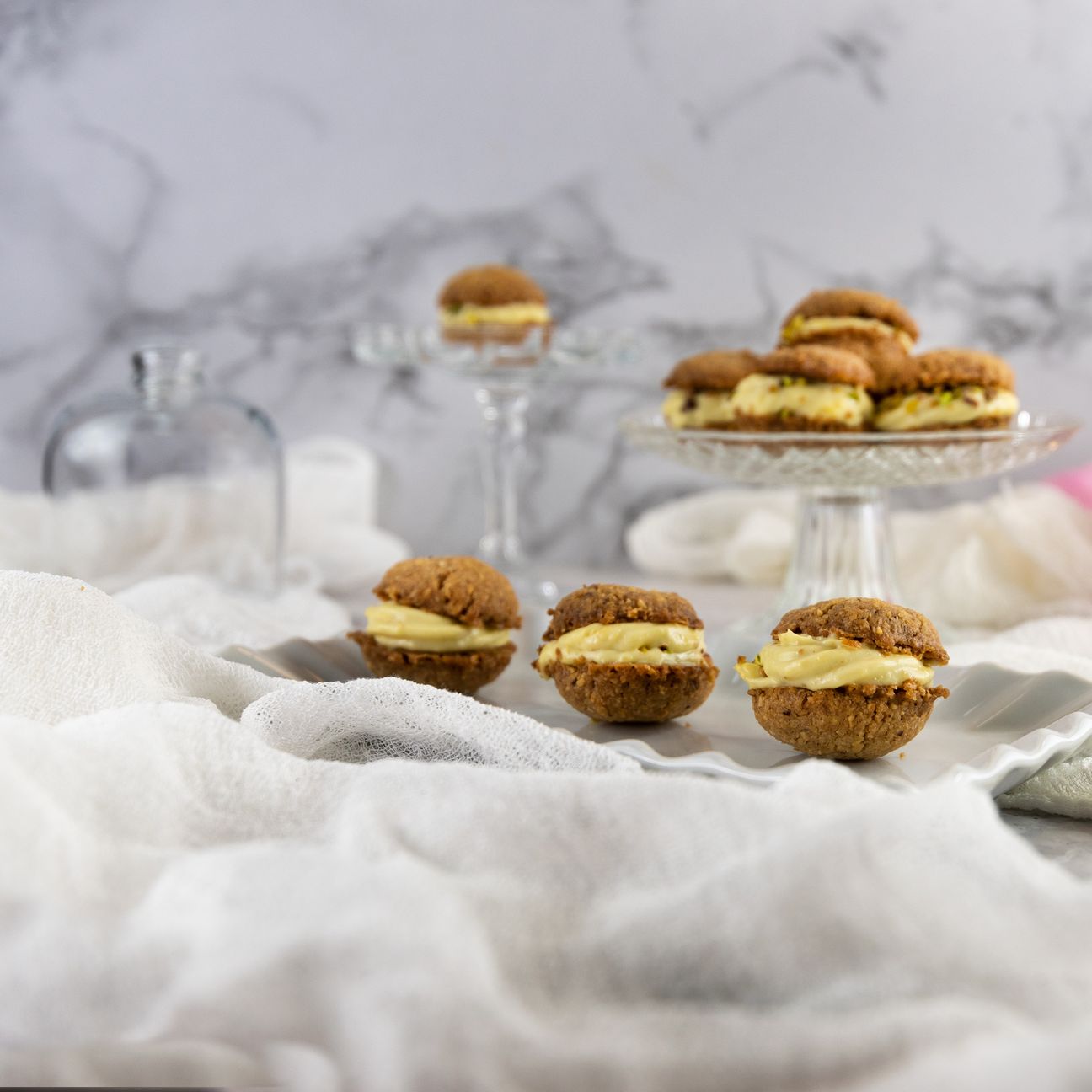 Baci alla nocciola con crema al pistacchio
