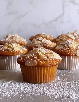 Ricetta Muffin alla vaniglia con croccante alle mandorle di cucinatradolceesalato