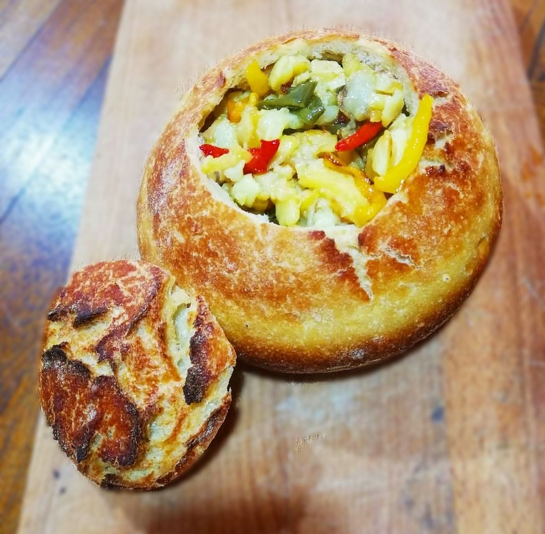 Pane ripieno di patate 'mpacchiuse, peperoni e cipolla di Tropea