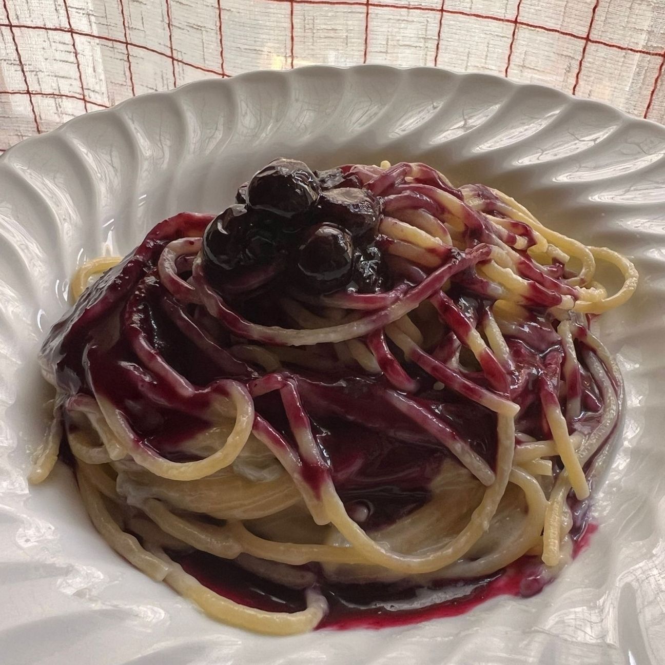 Spaghettoni zola e mirtilli