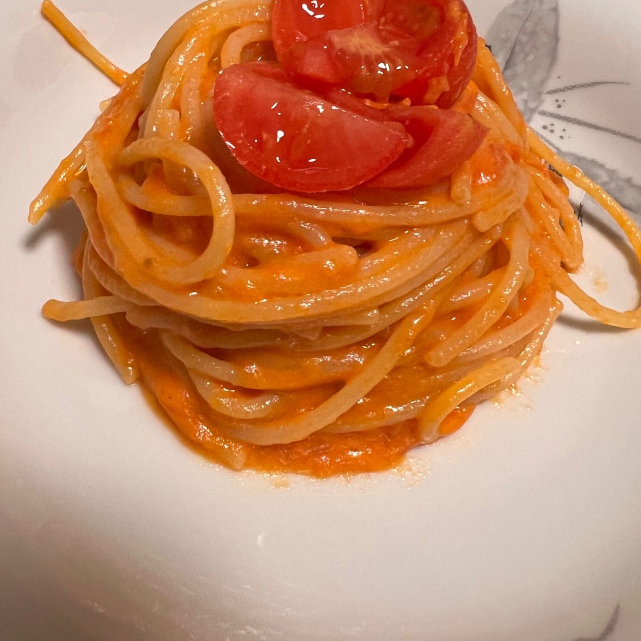 Spaghetti con crema di pomodorini confit e burrata