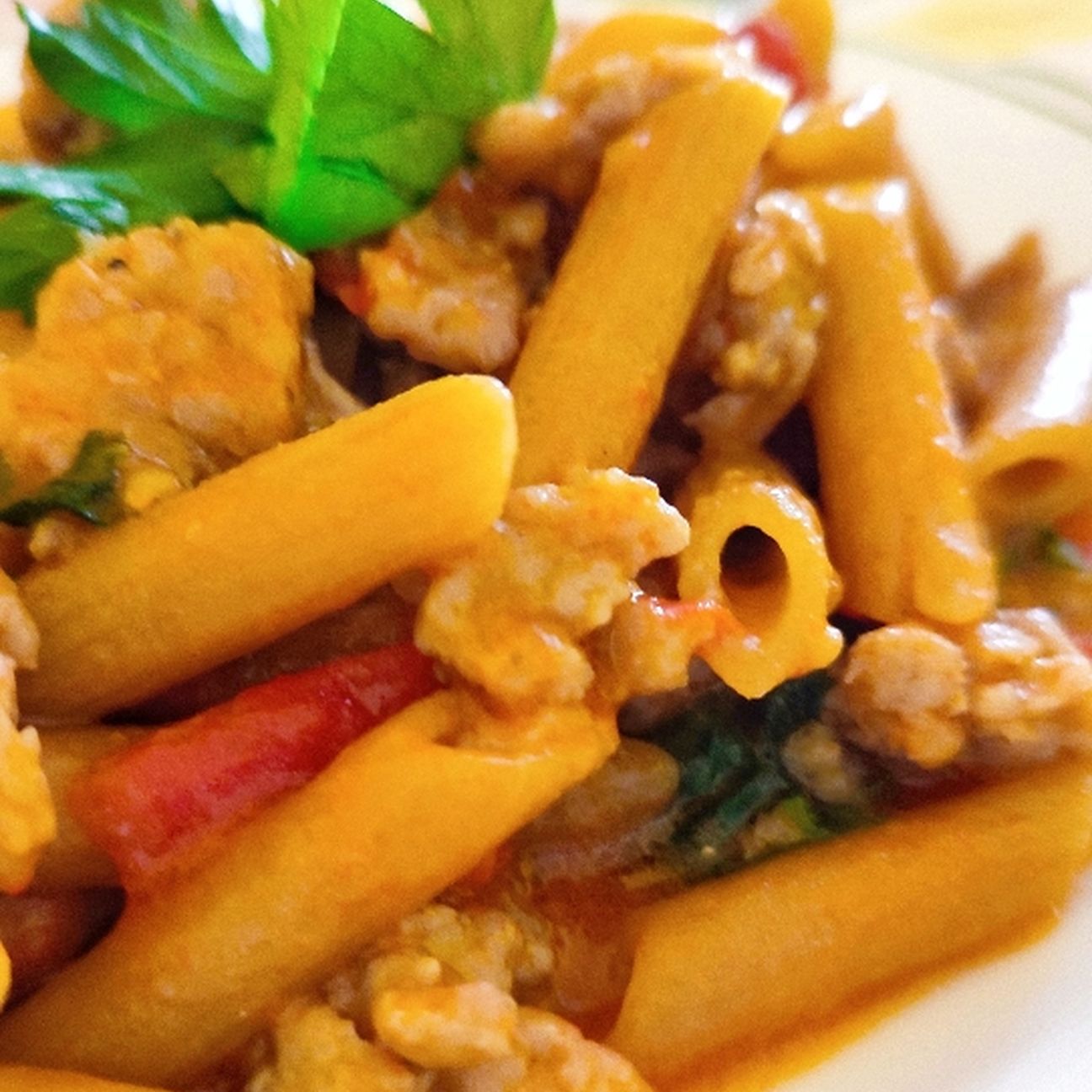 Penne con pomodorini e salsiccia all'arancia candita 🍊