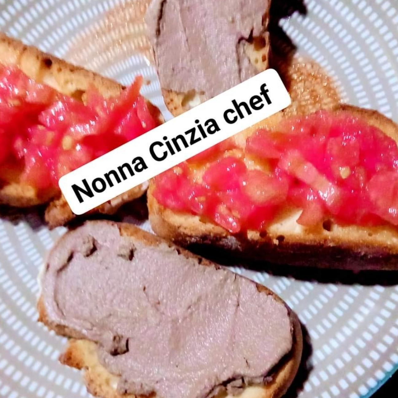 Bruschetta con San.Marzano e paté di fegatini