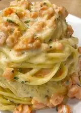 Ricetta Spaghetti con crema di parmigiano e salmone