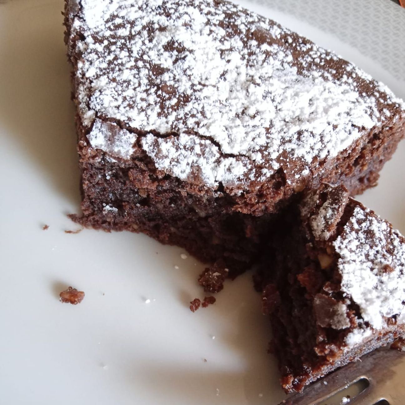 Torta morbida al caffè e cioccolato fondente,al profumo di nocciole e amaretti