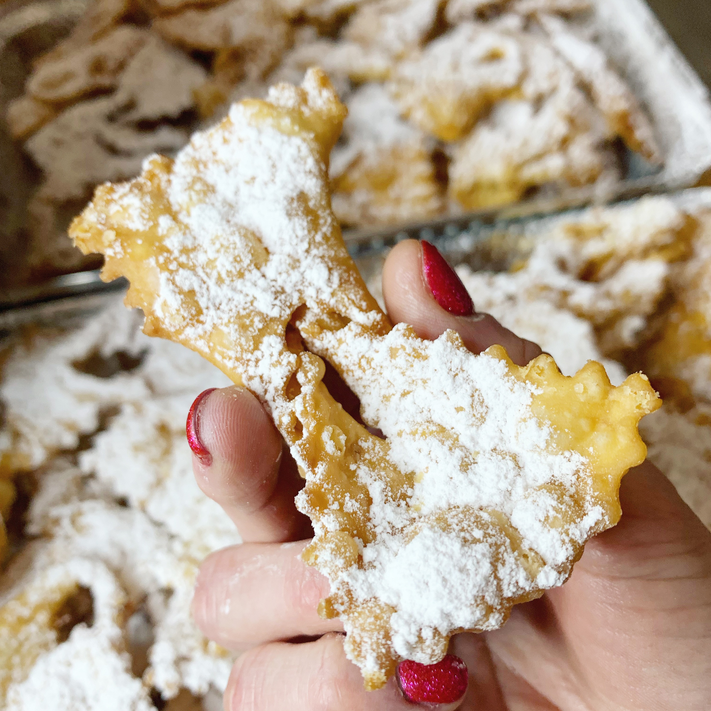 Chiacchiere di carnevale fritte o sprelle piacentine